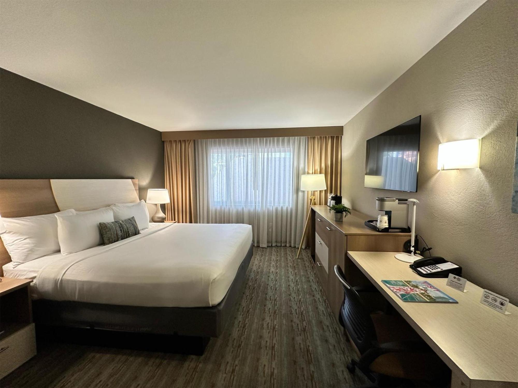 Best Western Plus Atlantic Beach Resort — Photos 1